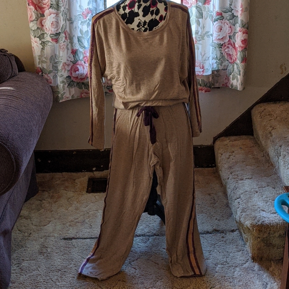 EUC Secret Treasures, sleep wear